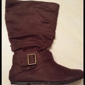 🥳HP🥳Women's "Journee" Brown size 9.5 Suede Boots
